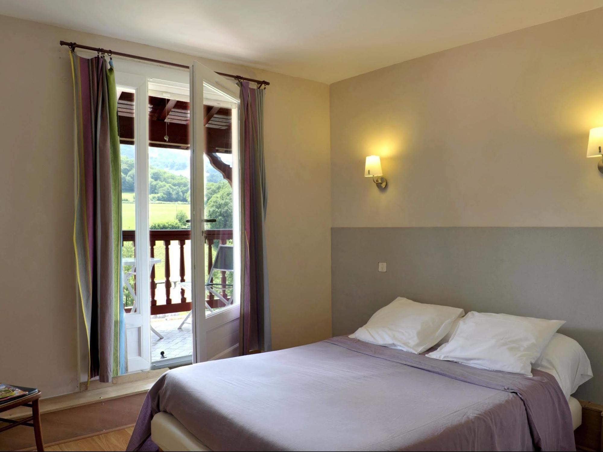 Logis Hotel Xoko-Goxoa Saint-Michel  Exterior photo